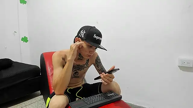 StraightBoy_Nick Pertunjukan Webcam