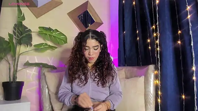 Chat +18 de evelyn__rose1 ao vivo