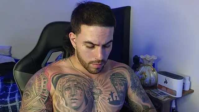 Ades_Lowe Adlı Modelin Web Kamerası Şovu