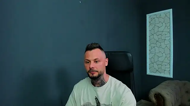 Show modela BrianHunts na web-kameri