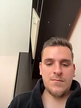 Huge_cock22cm webkamerás műsora