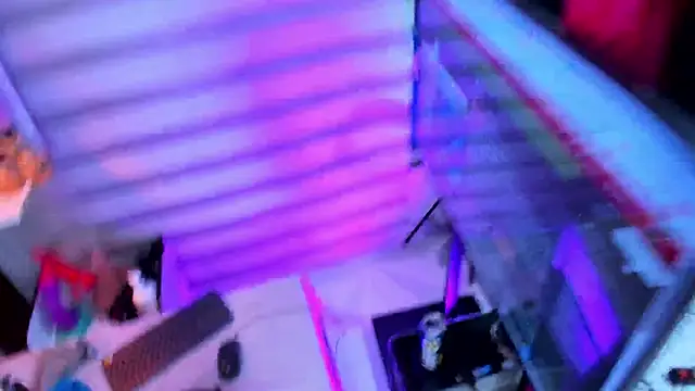 bigass_monic's Webcam Show