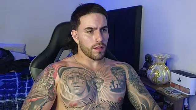 Ades_Lowe Pertunjukan Webcam