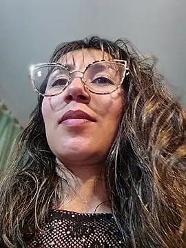 Show modela Mar_puentes na web-kameri