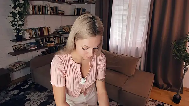 AndraQuella: διαδικτυακό σόου στην κάμερα