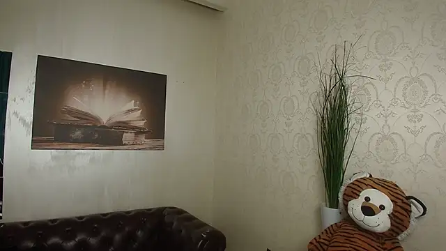 KyloEast Show in webcam