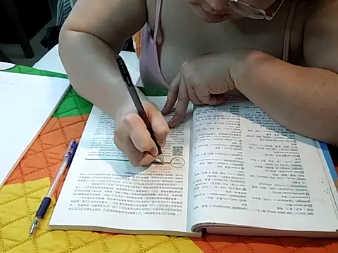 AngelwithEcup élő XXX-chatje