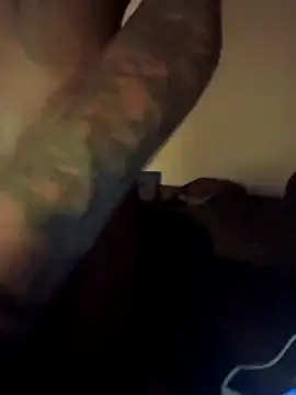 SkinnnyBlack webcam show