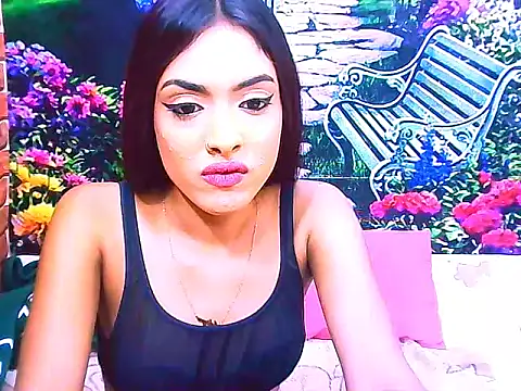 IndianPretty14u2Luv's Live XXX Chat