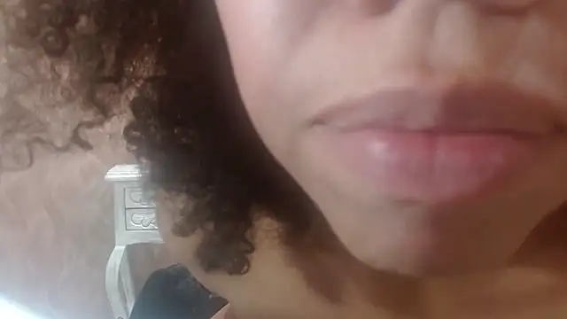 Онлайн чат XXX KeniaLovex