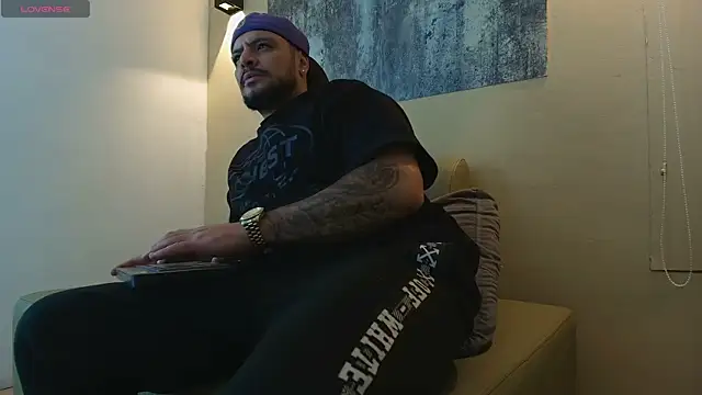 XXX chat uživo modela TROY_KIRK