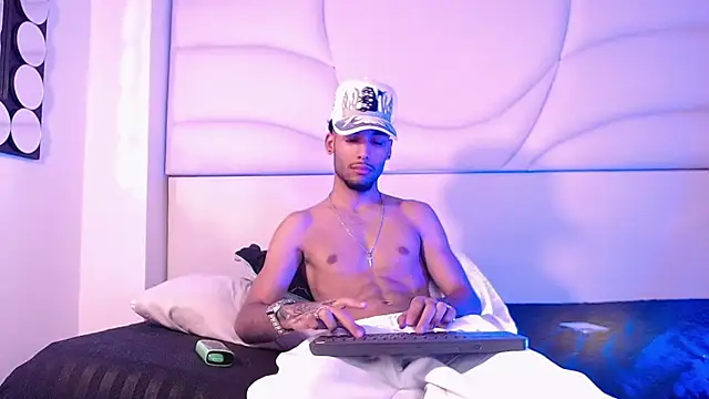 Pokazy przed kamerką  – Thiagoferreti