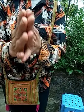 Daisyy-xxx   现场XXX聊天