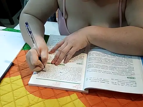 Chat +18 de AngelwithEcup ao vivo