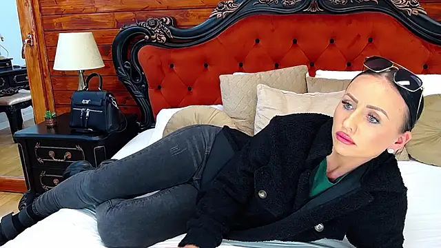 SuzanneKer1's Live XXX Chat