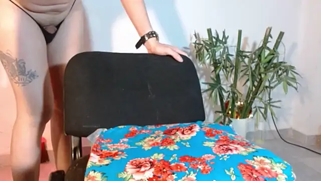 KamilaParrisx: διαδικτυακό σόου στην κάμερα