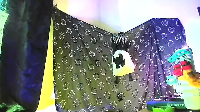 Show modela Guyst049 na web-kameri