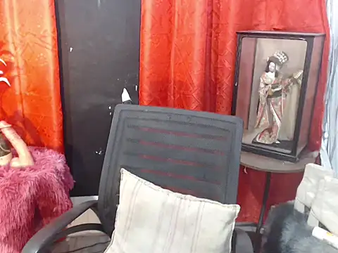 yoursweetmajesticrose's Webcam Show