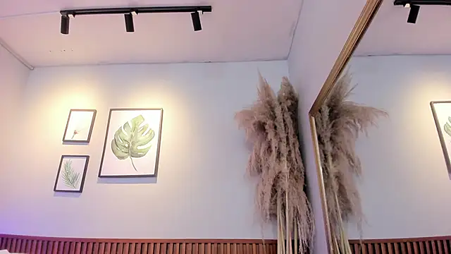 MIAROGGERSS' Live XXX Chat