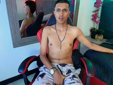 XXX chat uživo modela Alan_Colthon