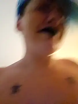 PinkTheHawkのウェブカメラショー