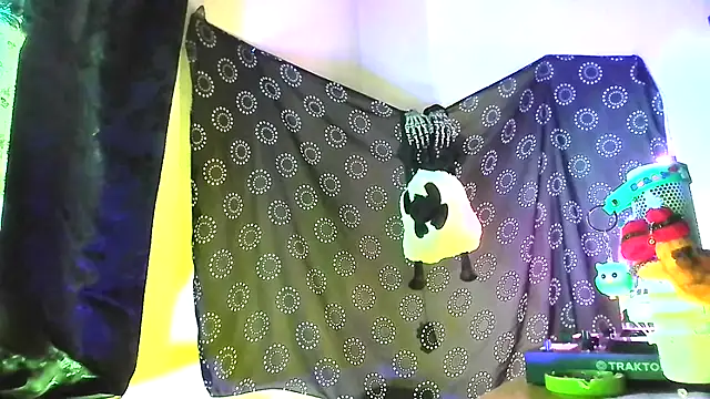 Show modela Guyst049 na web-kameri