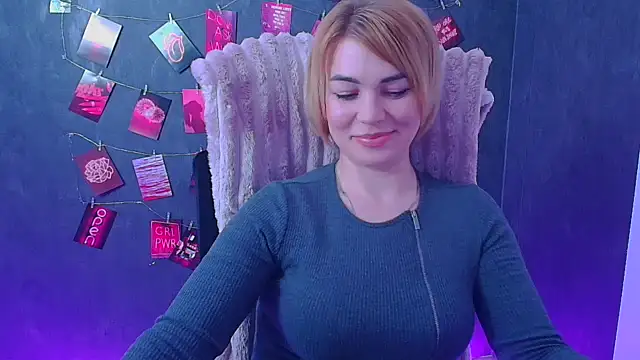 CuttieEmma: онлайн-секс-чат