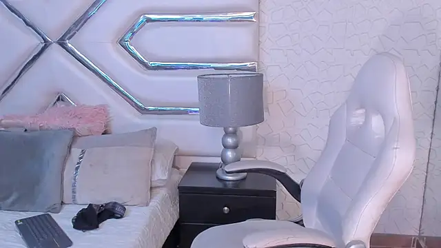 MaximoFerrer's Live XXX Chat