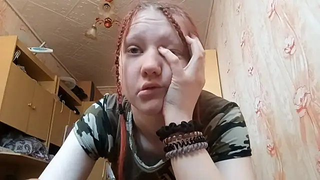 Pertunjukan Kamera Web BirgitKamal