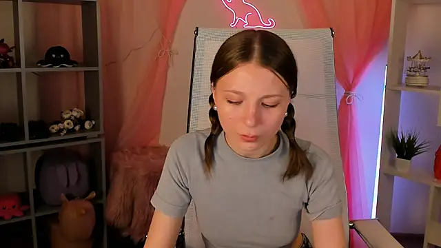 ElliFrankenweenie's Live XXX Chat