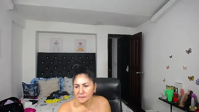 mature_bigboobs10 Adlı Modelin Canlı XXX Sohbeti