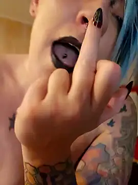 PinkTheHawkのウェブカメラショー