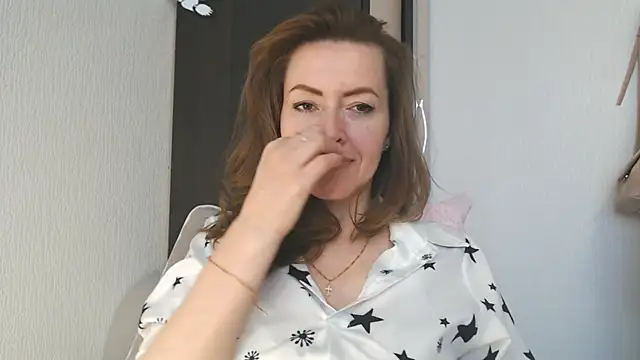 NicoleEunice87 Adlı Modelin Canlı XXX Sohbeti