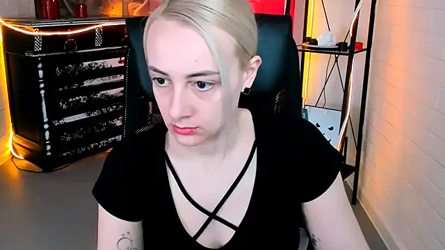 CarolMoor Adlı Modelin Canlı XXX Sohbeti