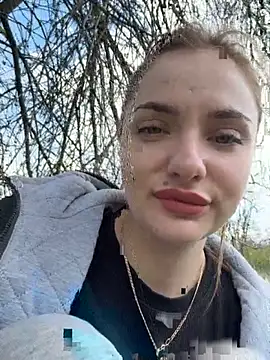 Night_dreams Show in webcam