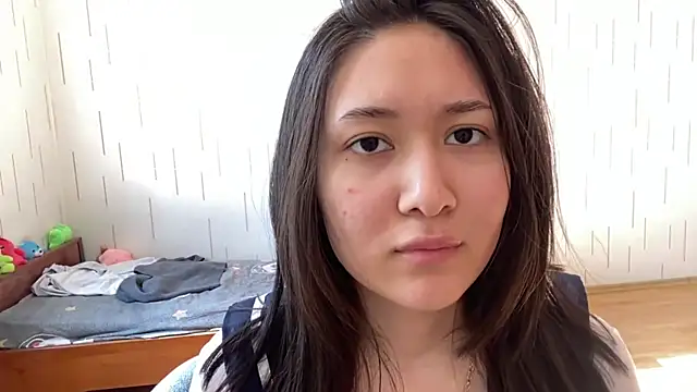 YourMiIa: онлайн-секс-чат