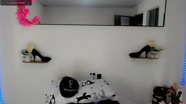 Pertunjukan Kamera Web NathalialLooes