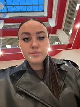 Chat +18 de KiraSunshine ao vivo