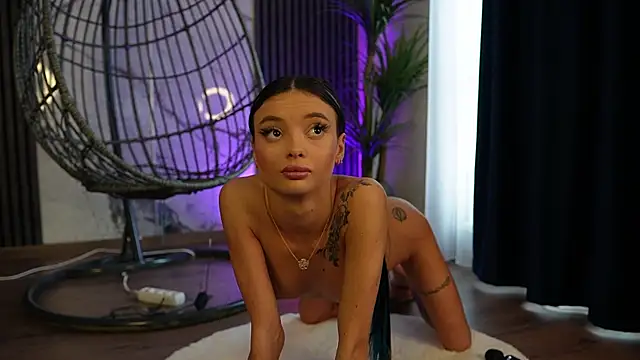 RachelRavee Adlı Modelin Canlı XXX Sohbeti