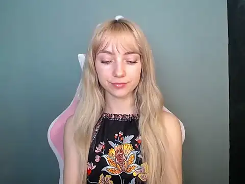 LuciaYoung Chat XXX in diretta