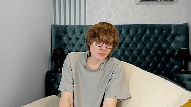 Show modela TaylerBev na web-kameri