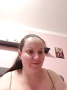 BustyLadyAlma's Live XXX Chat