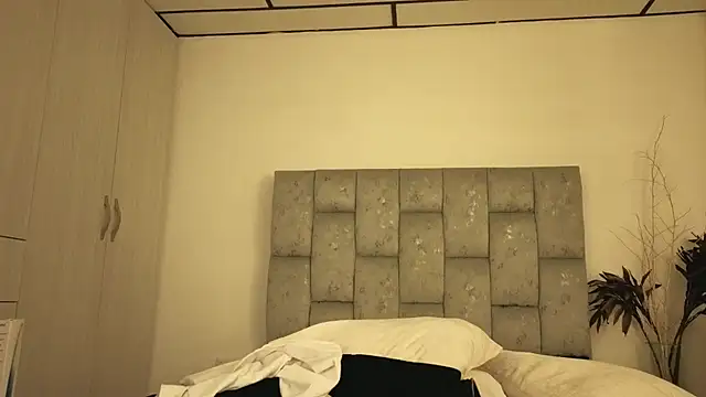 Izumi__ Live XXX-chat