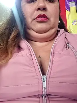 curvy_diva_'s Live XXX Chat