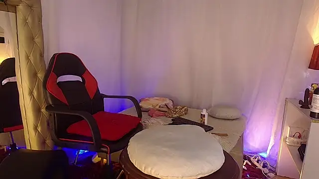 laurasofia45: онлайн-секс-чат