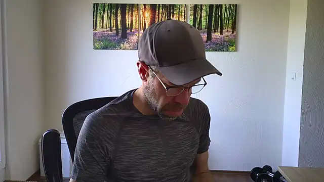 Chatroom XXX en direct de DaddyHarry_MatureStallion