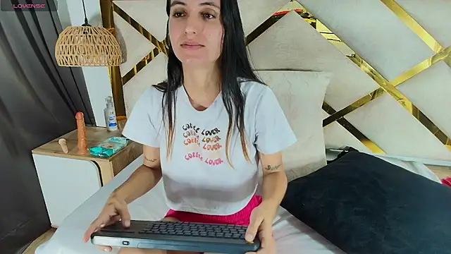 Emy-Ferrern Live XXX chat