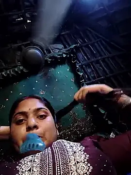 Aanushaka Adlı Modelin Web Kamerası Şovu