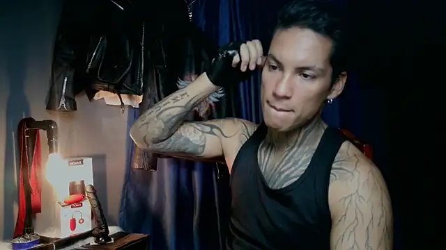 Leonnardo_Jaramillo Live XXX-Chat