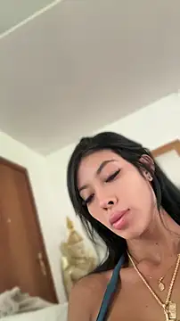 KalaBeckett_ Adlı Modelin Canlı XXX Sohbeti